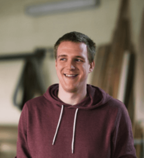 Obrázok bielého stola s materiálmi